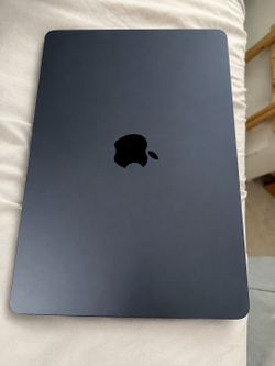 MacBook Air 2025- 13 inch M4 chip