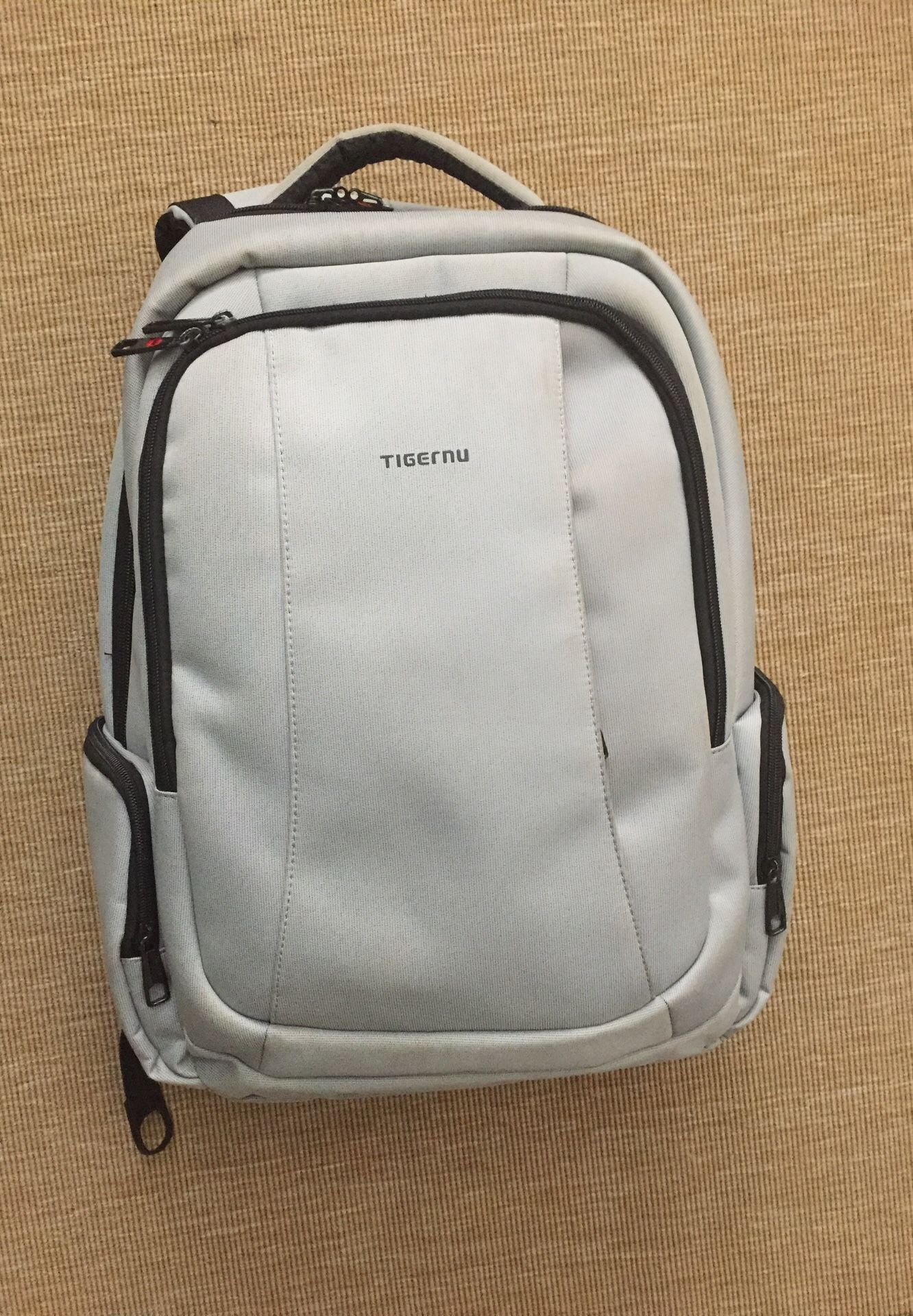 Backpack (like new) w/laptop pocket and Lock