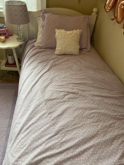 Girl Bedroom/bedding/duvet/sheets/rug/lamps/rods