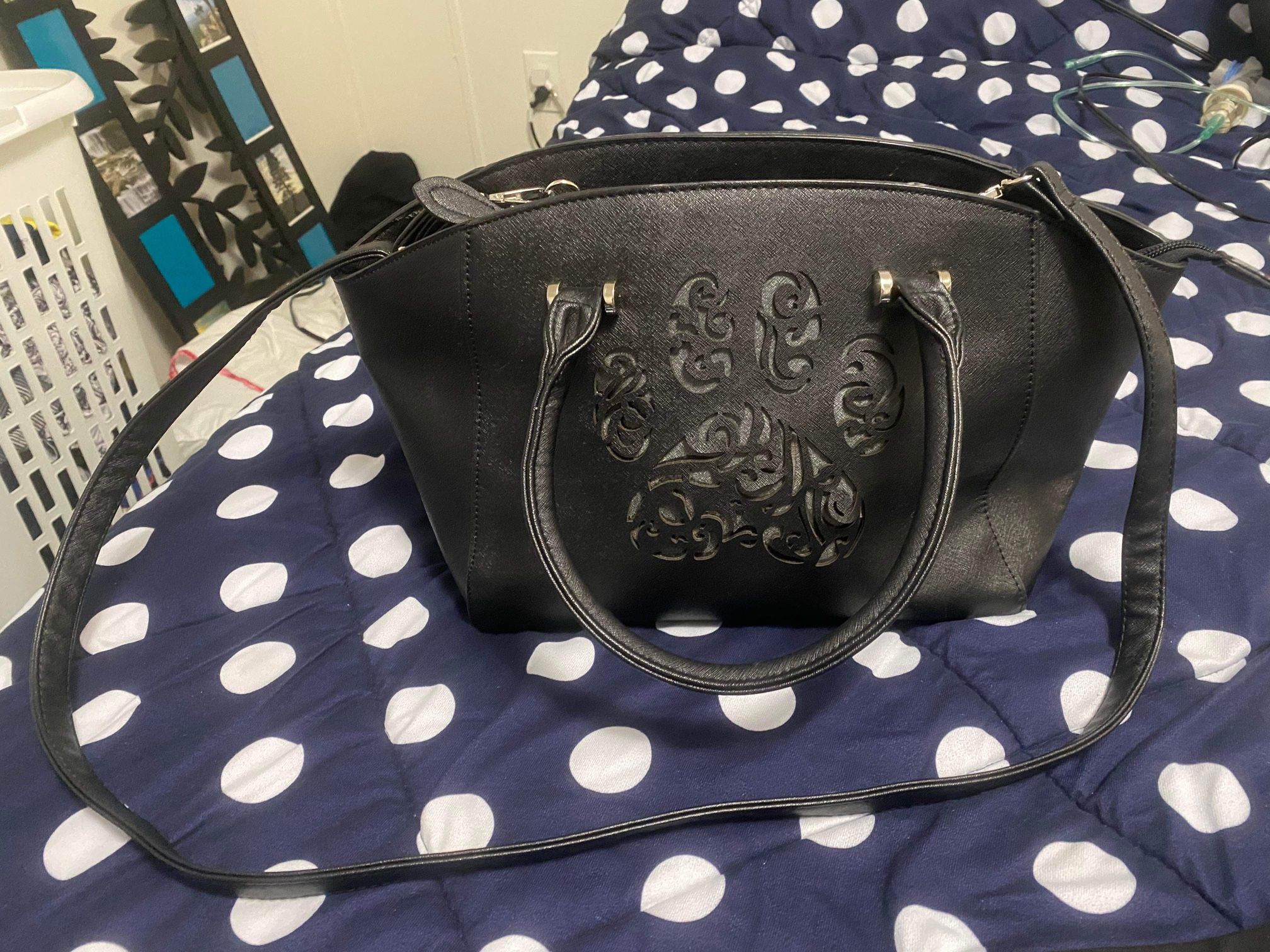 Cute medium purse- black- used 1 time for a family get together but no longer need it as I have may too many purses at the moment. Still looks basical
