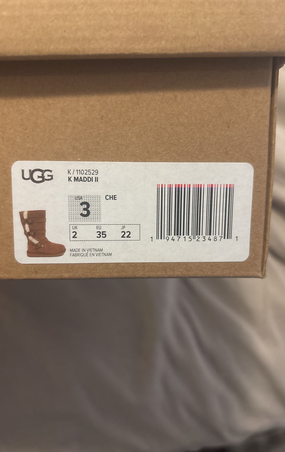 BRAND NEW UGGS SIZE 3