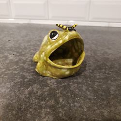Little Ceramic Frog With Butterfly