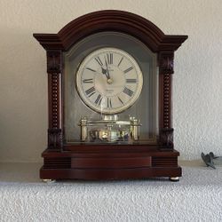 vintage solid wood bulova decorative clock 