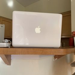 Apple MacBook Laptop 