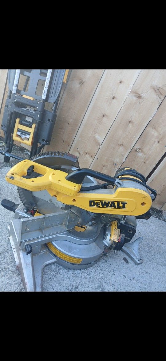 DEWALT ANGLE TABLE SAW & ROLLER/CARRIER Table