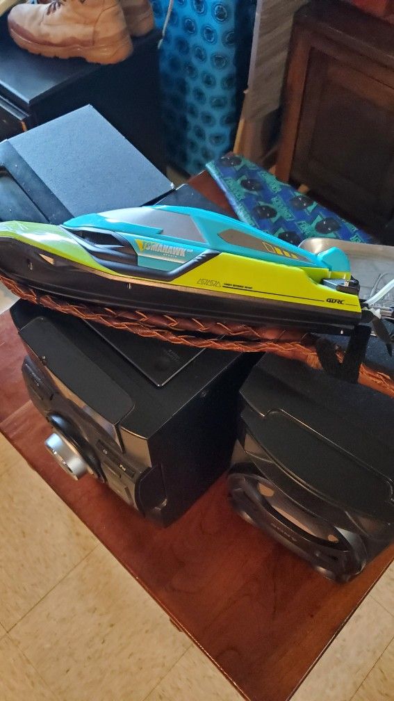 TOMAHAWK S2 SPORTS 4DRC Boat With Remote Control