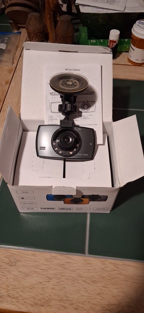 1080P FHD DASH CAR CAM CAMCORDER VIDEO RECORD 2.7" FT. YOU BUY 32GB CARD SD , GREAT WORK CONDITION 👍