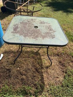 Patio Glass Table / Read Below ⬇️ ITS AVAILABLE WHY ASK