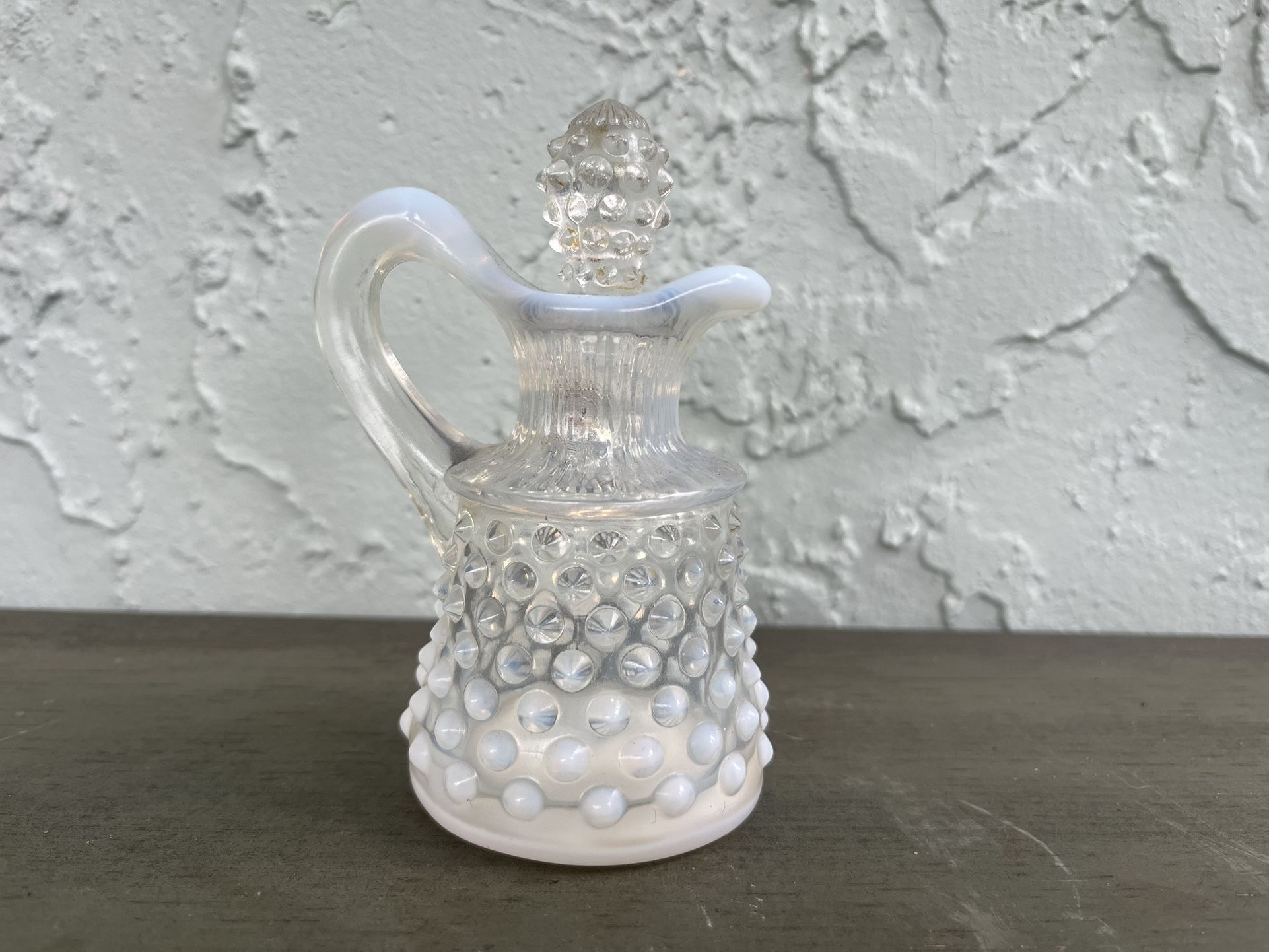 FENTON White French Opalescent Glass Hobnail/Ribbed Lidded Oil Cruet (H: 4-1/2”)