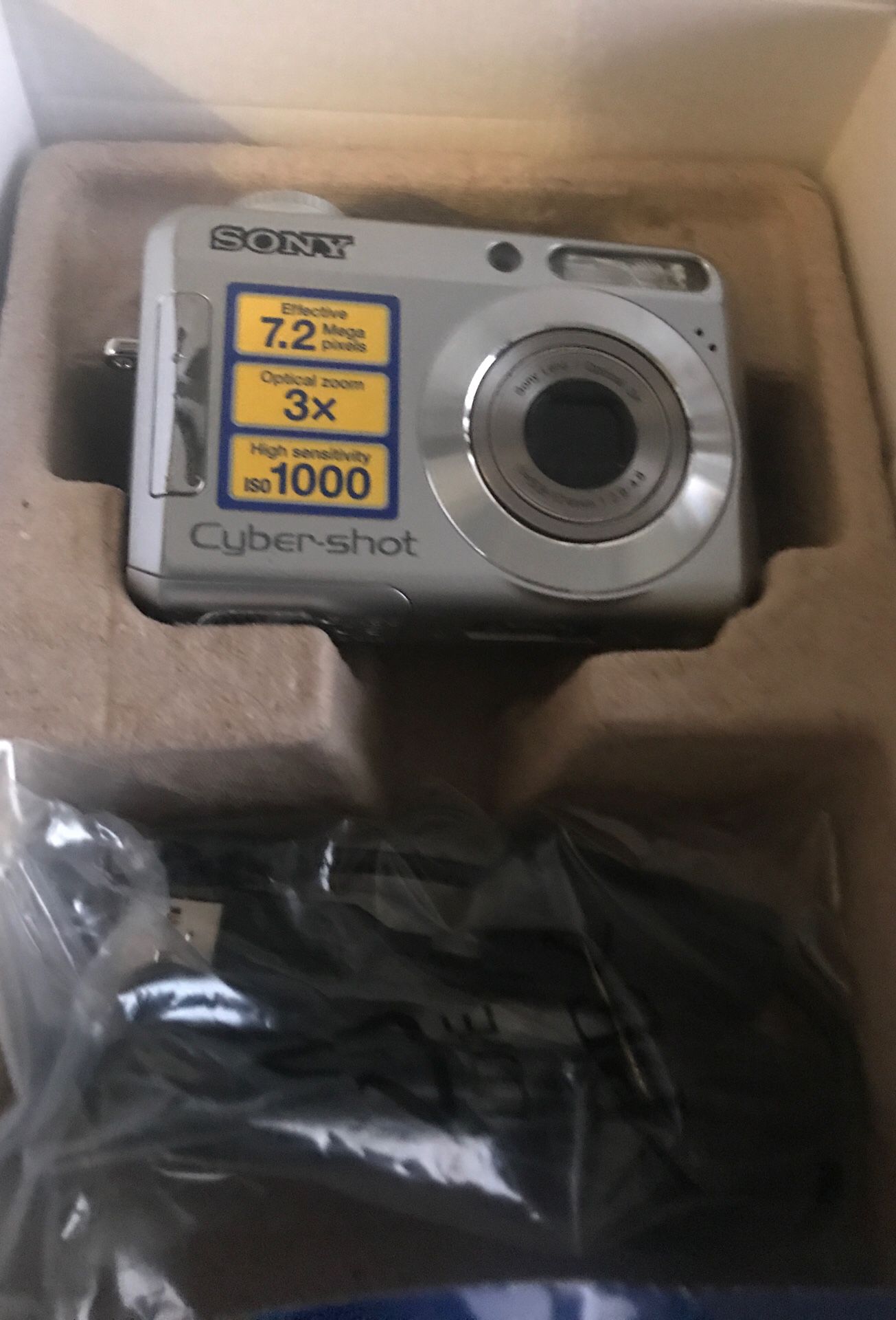 Sony Cybershot S650 7.2MP Digital Camera with 3x Optical Zoom
