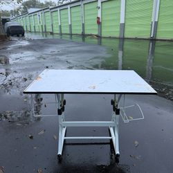 🎨 Adjustable Art / Drafting Table 