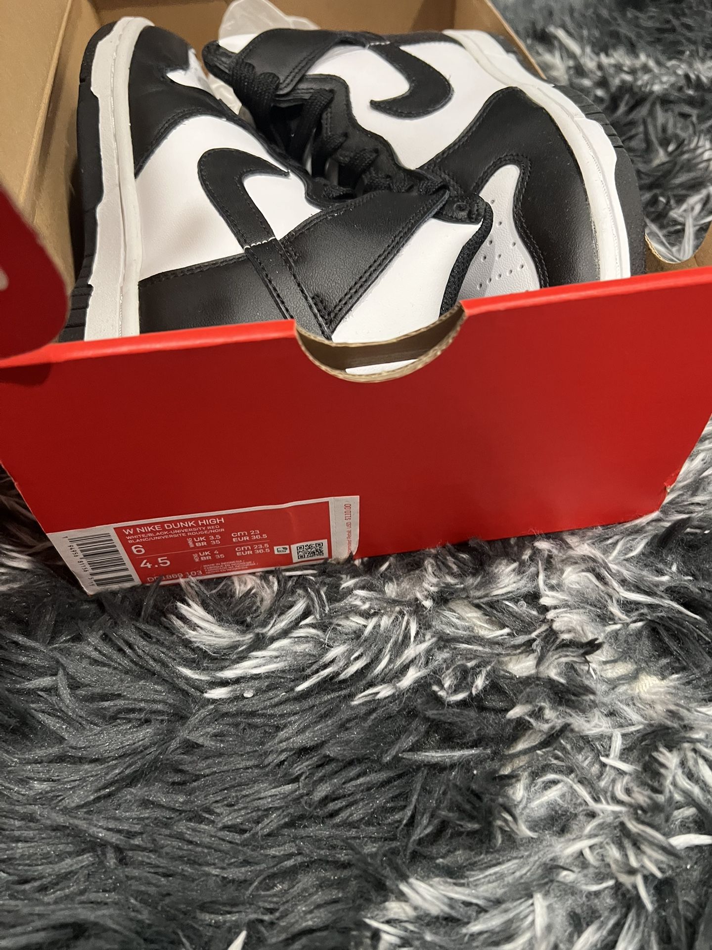 Panda Dunks $60 Size 6youth