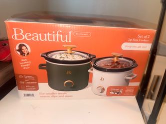 Beautiful set of 2 crockpots