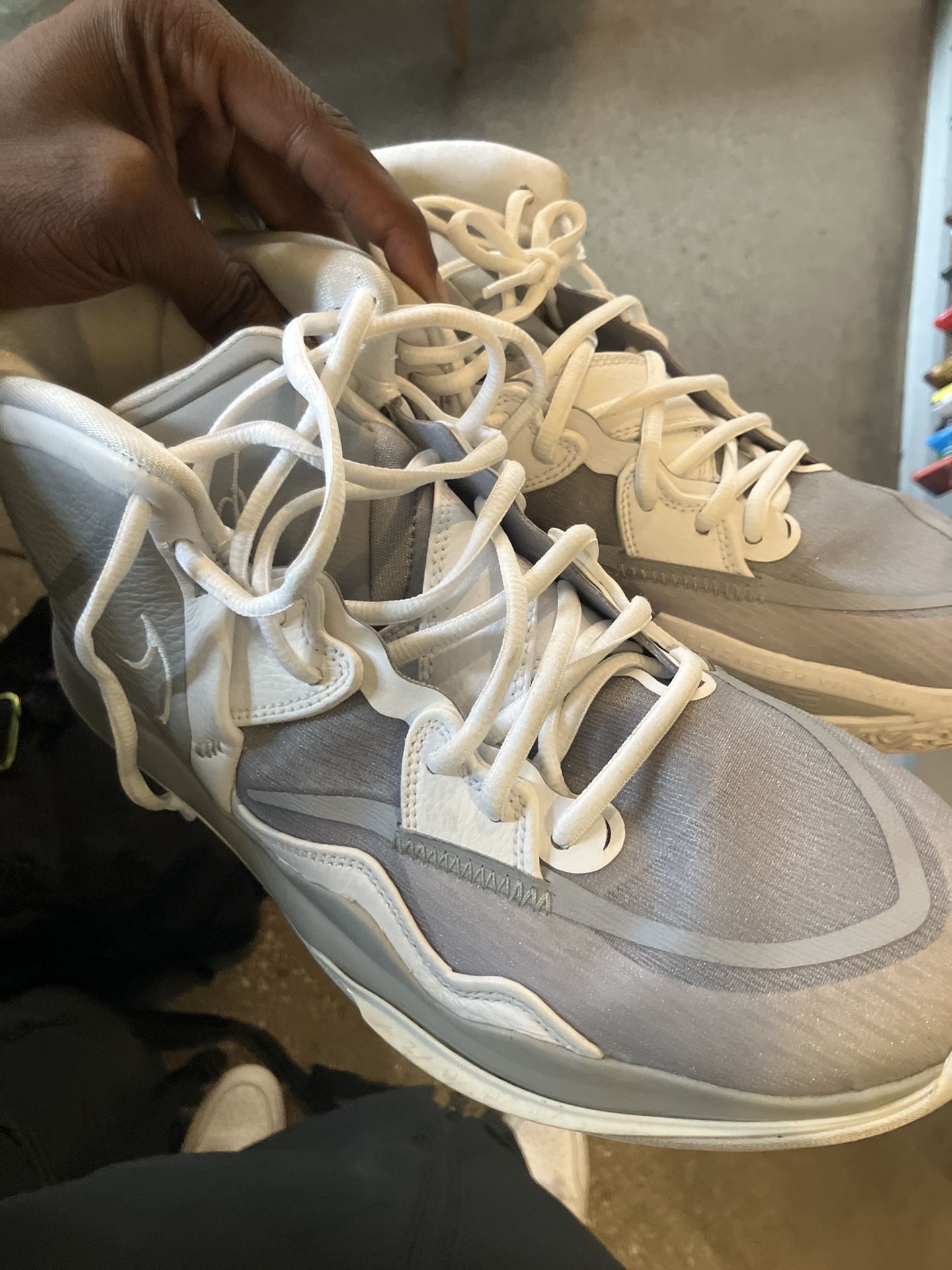 Wolf Grey Kyrie Irving Size 11 display picture 3