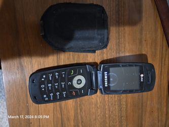Samsung Flip Phone - Vintage