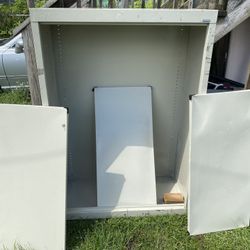 Metal cabinet with 4 shelves 3x5x 16”