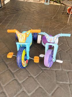 Toddler Elsa and bluey tricycle $10