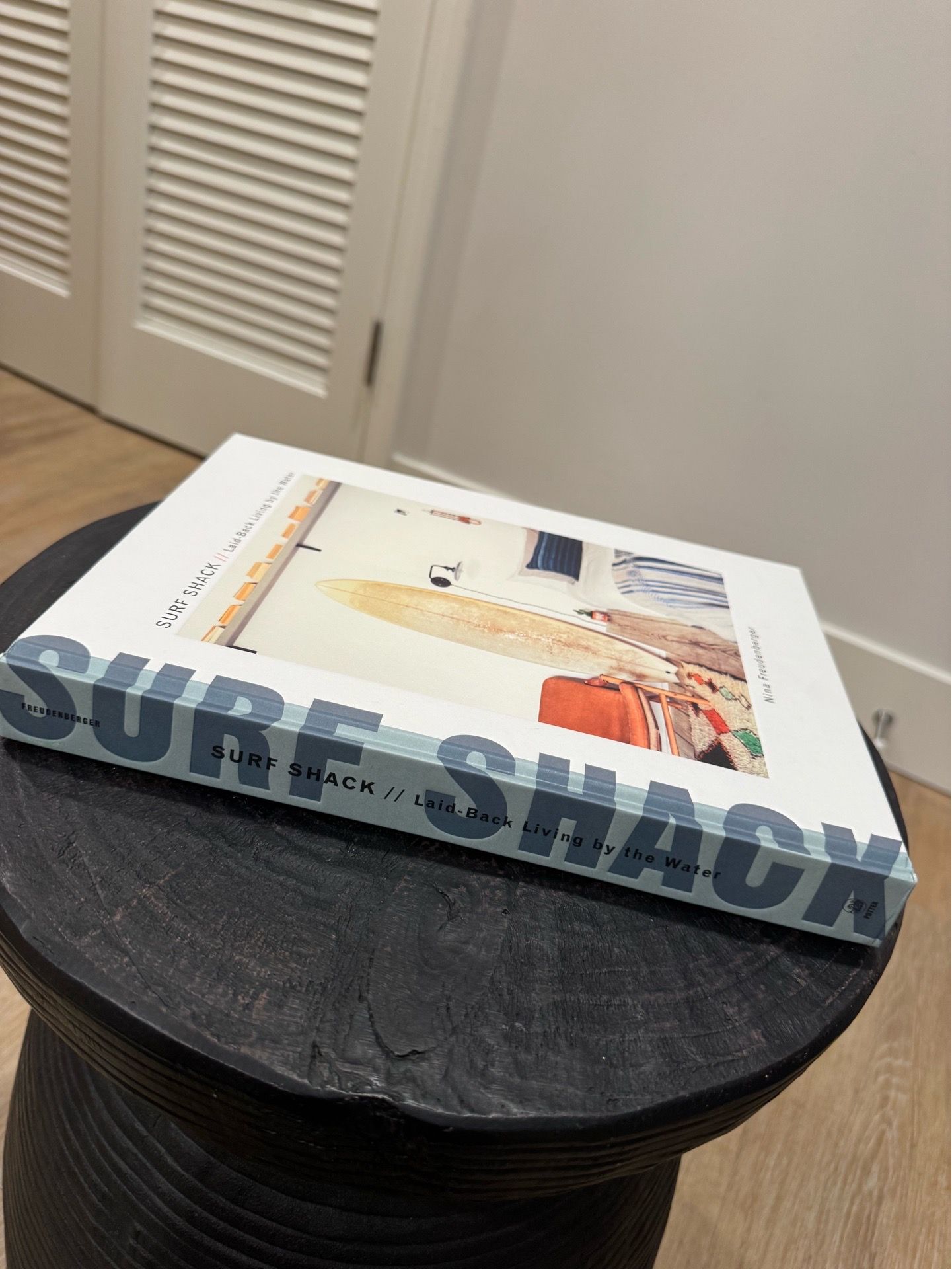 Surf Shack: Laid-Back Living by the Water - Coffee Table Book