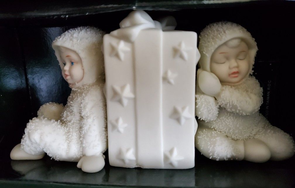 Snowbabies Collectable - "Waiting For Christmas"