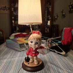 Super Neat Looking Vintage  GIRL  BOWLING  BALL  LAMP 