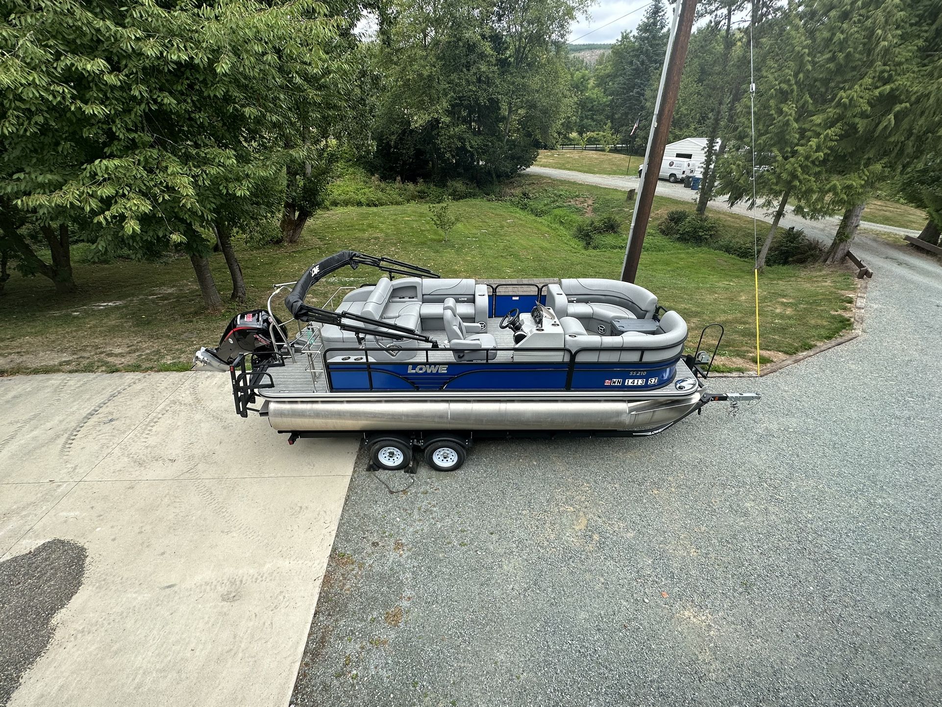 2021 Lowe. 21’ Pontoon Boat