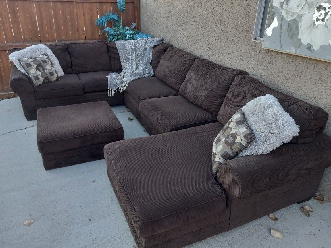 Sectional Couch Sofa With Ottoman for Sale in Albuquerque, NM OfferUp