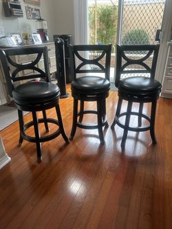 3 Counter High Swivel Barstools