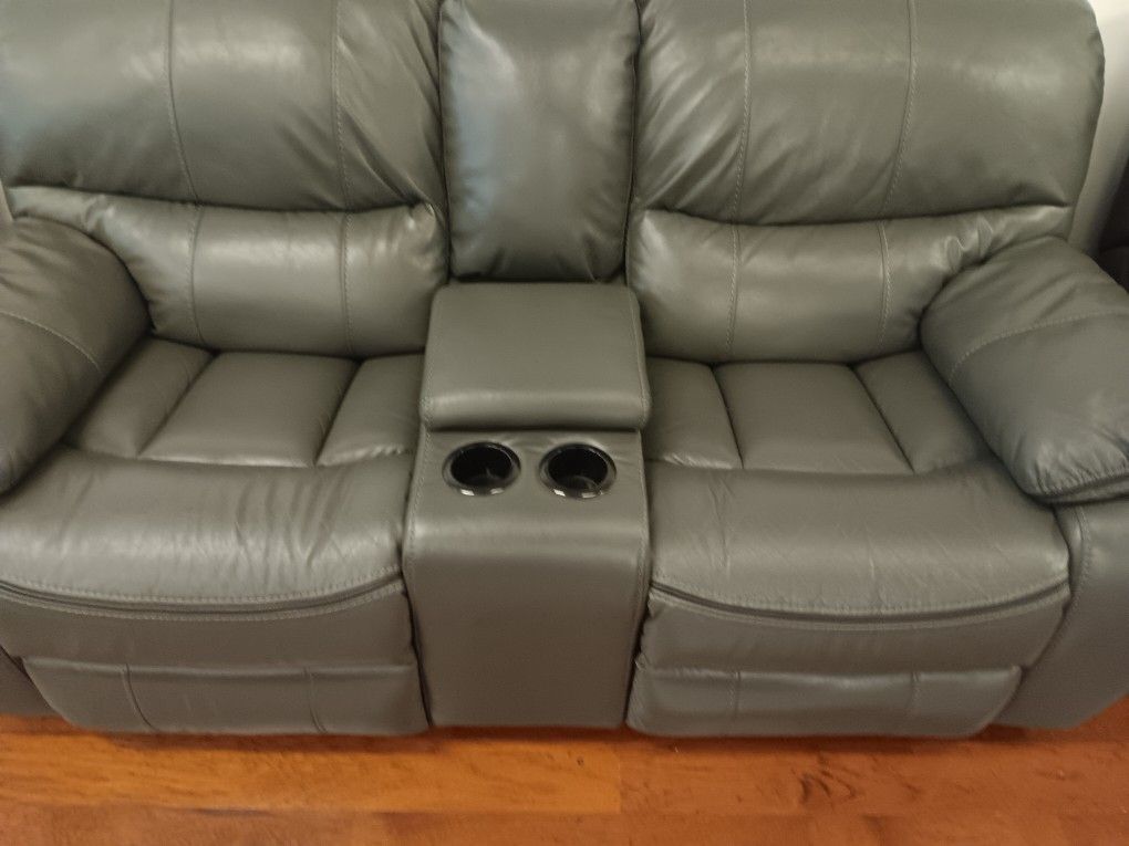 *Memorial Day Now!!!*---Attractive Madrid Gray Leather Reclining Sofa/Loveseat Sets---Delivery And Financing Available🫡