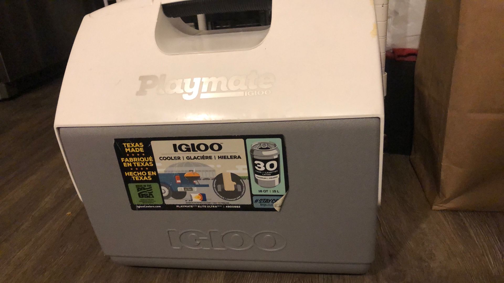 Igloo Playmate Cooler 16 Quart 30 Can capacity Hard Sided