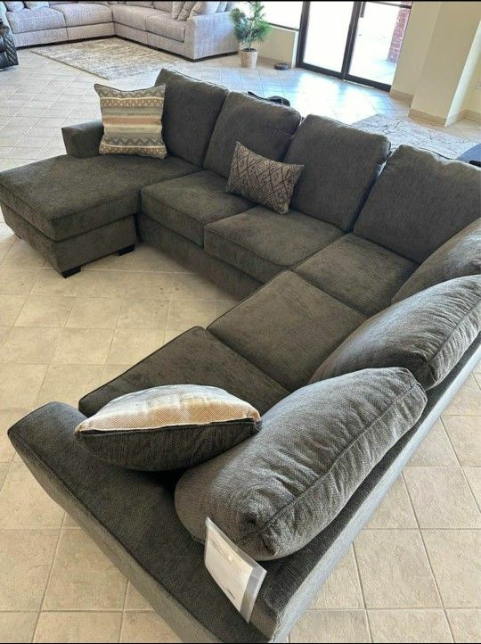 Contemporary Gray 3 Piece Sectional Couch With Chaise 