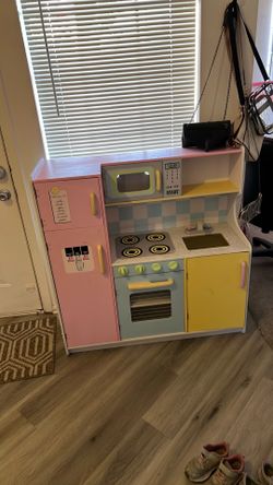 Play kitchen
