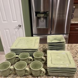 Gibson Elite Hand painted China Dinnerware in Like New Condition.