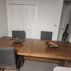 Wood Dinning Table With 4 Cushions Chairs