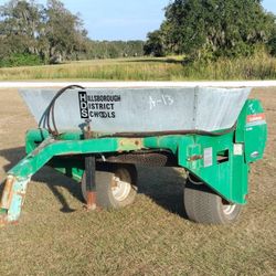 Cushman TD Top Dresser 2000 - Sand Topsoil Fertilizer Spreader Trailer