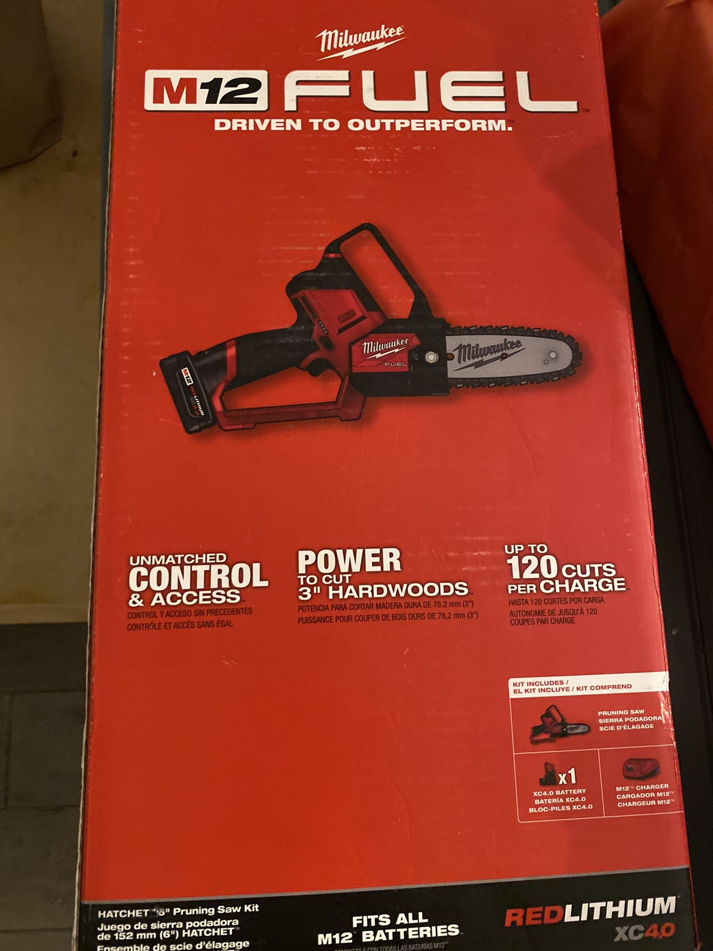 Milwaukee Fuel Hatchet Pruning Saw