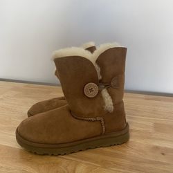 Ugg’s Girls Bailey Button II