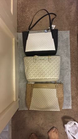 Michael Kors Signature Handbag In Black, Cream, & Gray