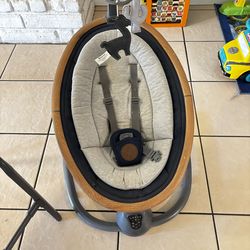 Maxi cosi bassist and swing