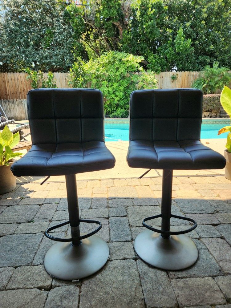 Adjustable Black Vinyl Pedestal Stools