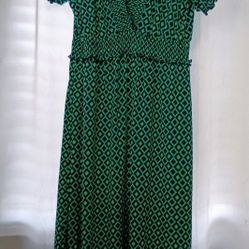 GREEN & BLACK SHORT SLEEVE DRESS SIZE 14 LARGE/XL