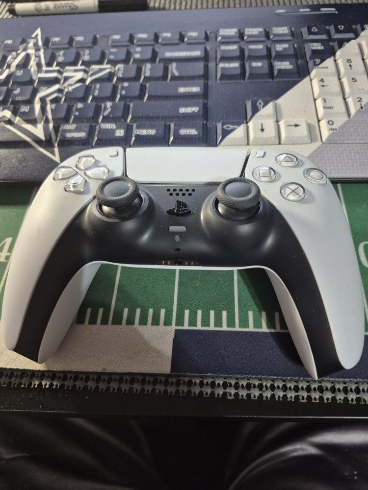 Playstation 5 Dual Sense Controller/ 3 Games