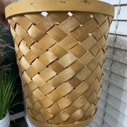 Weaved Trash Can 