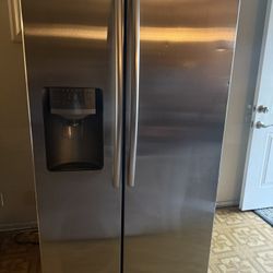 Refrigerator 