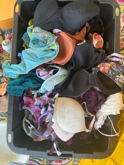 Women’s clothing 2000+ excellent condition laundered and disinfected make offer