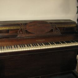 Piano. Jesse French & Sons