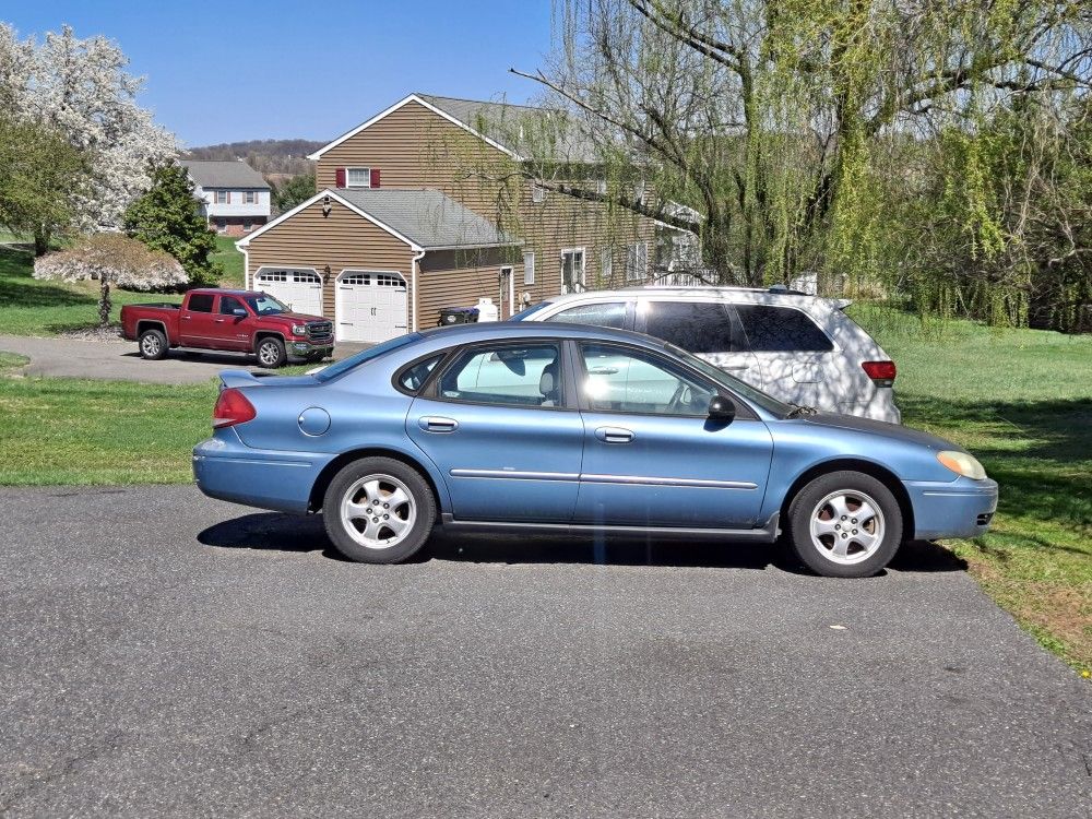 2005 Ford Taurus