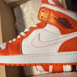 Jordan 1 Mid Metallic Orange