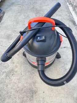 Kubota 4 Gallon Vacuum