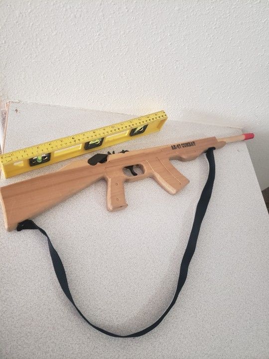 Rubberband Play Wood Shot