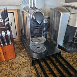 NESPRESSO COFFEE MACHINE 